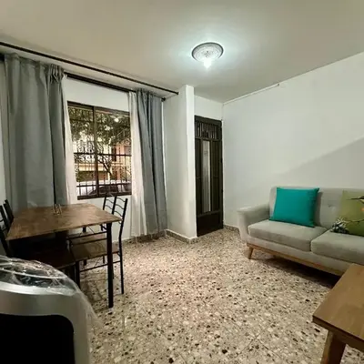 Cómodo en zona residencial a 1m de Av. el poblado
