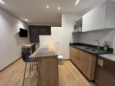 a kitchen with a counter and a sink in it at Lujoso Apartamento a Pasos del Metro de Medellin in Medellín