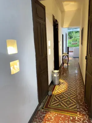 a hallway with a door and a rug on the floor at Vivienda turística Casa Rionegro colonial in Rionegro