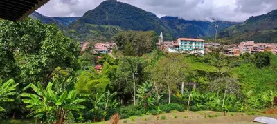 a town on a hill with trees and mountains at habitación campestre para pareja LAVANDA in Jardin