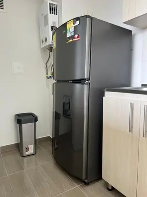 a stainless steel refrigerator in a kitchen with a trash can at Apartamento TERMINAL DE TRANSPORTE, CABLE AEREO, DOLLARCITY, D1 in Manizales