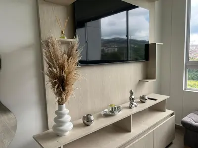 a living room with a vase and a window at Apartamento TERMINAL DE TRANSPORTE, CABLE AEREO, DOLLARCITY, D1 in Manizales