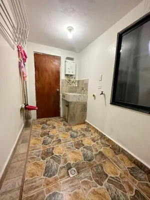 a bathroom with a television and a stone floor at Apartamento 2 habitaciones Viva Envigado in Envigado