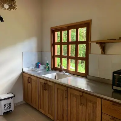a kitchen with a sink and a window at Casa Calandria - Vive Jardin in Jardin