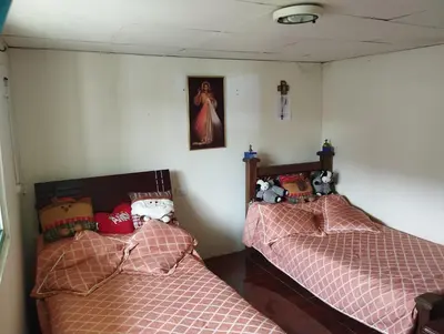 two beds sitting next to each other in a room at Casa finca en pueblo rico Neira in Neira