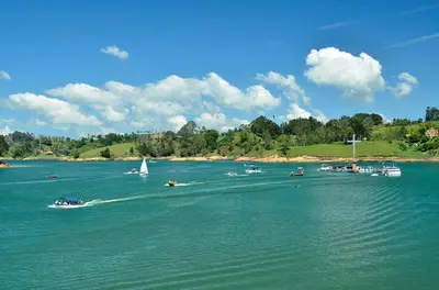 a group of boats in a large body of water at Hotel Campestre Alto lindo en Guatapé in Guatapé