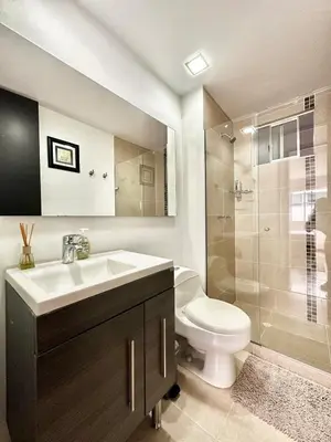 a bathroom with a toilet and a sink and a shower at Hermoso apartamento en El Poblado in Medellín
