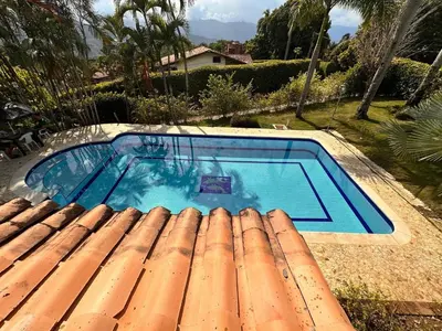 a swimming pool sitting on top of a house at Paradise San Jeronimo Parcelacion 6BR AC Pool in San Jerónimo