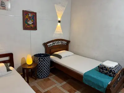 a small bedroom with two beds and a window at Casa incluyendo Glamping! 13 personas, Familias con niños in Jardin