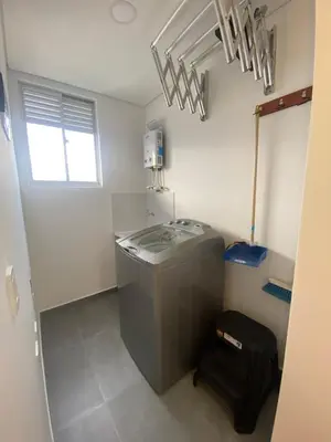 a washing machine in a room with a window at Lujoso y acogedor apartamento in Sabaneta