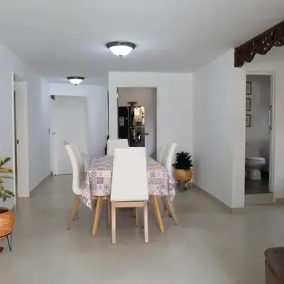 Casa amplia y acogedora en el corazón de Laureles
