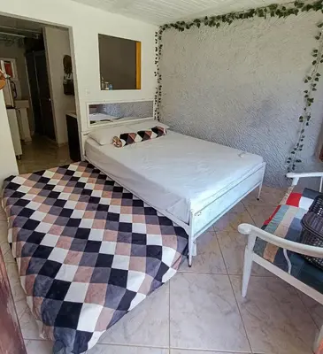 a bed in a room with a checkered floor at Apartamento en concepción entorno natural in Concepción