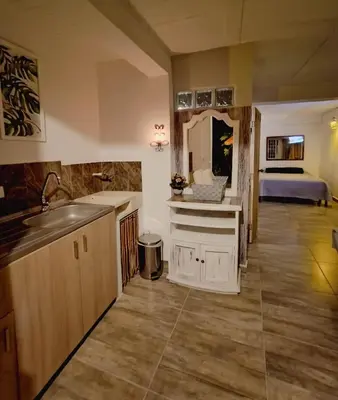 a bathroom with a sink and a vanity with a mirror at Moderno y acogedor departamento in Concepción