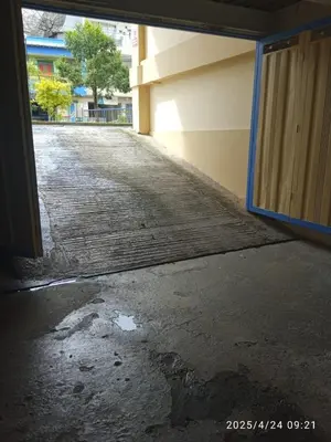 an open door of a building with a brick driveway at Comodo apartamento 2-2 - Parqueo cubierto para 1 carro - En el corazón de Guatape in Guatapé