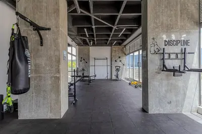 a gym with a punching bag on the wall at 15minPOBLADO-LUXURY-Sabaneta in Sabaneta