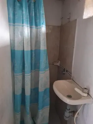 a bathroom with a blue shower curtain next to a sink at Aparta estudio campestre in Rionegro