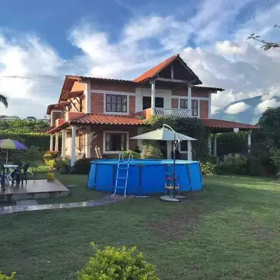 Hermosa Casa Familiar