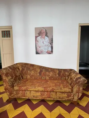 a couch in a living room with a picture on the wall at La casa de la abuela in Jericó