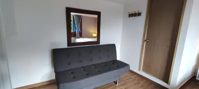 a black bench in a room with a mirror at habitación campestre para pareja JAZMIN in Jardin