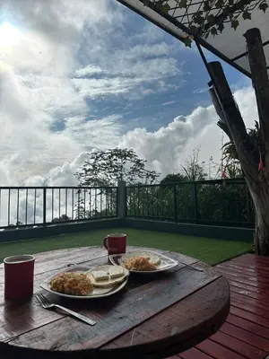 a wooden table with two plates of food on it at Casa Campestre in Santa Bárbara