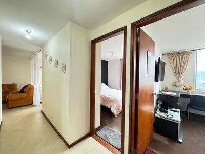 a room with a bedroom with a bed and a mirror at Cantabria in Manizales