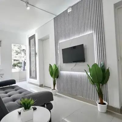 El Poblado 4 Bedrooms 2 Baths Private Terrace