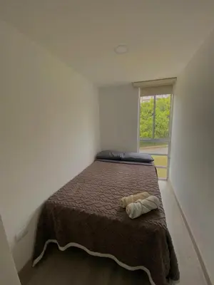 a bedroom with a large bed with a window at Apartamento en Manizales in Manizales