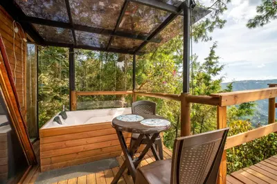 a soak in a tub on the deck of a tree house at Glamping, Jacuzzi, Malla Catamarán y Desayuno en Santa Elena in Medellín