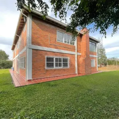 Finca campestre de 2 pisos en Guarne