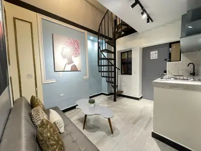 a living room with a couch and a table at apartamento duplex la 70 estadio laurles in Medellín