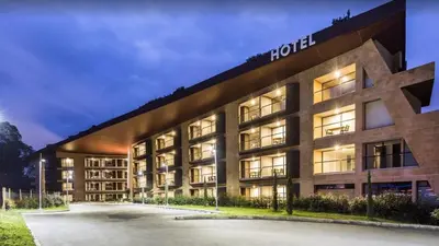 a hotel building with a sign on the side of it at Aparta Suite Hotel Rioverde Aeropuerto JMC in Rionegro