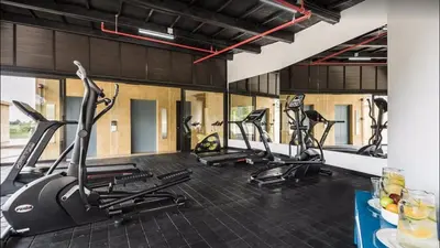 a gym with several treadmills and elliptical machines at Aparta Suite Hotel Rioverde Aeropuerto JMC in Rionegro