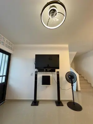 a living room with a tv and a fan at Estrena confortable casa in Mariquita
