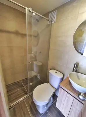 a bathroom with a toilet and a shower and a sink at Apartaestudio S201 a 2 calles Milán Urbanevo in Manizales