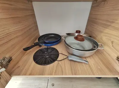 a box with a pot and a strainer and a whisk at Apartaestudio S201 a 2 calles Milán Urbanevo in Manizales