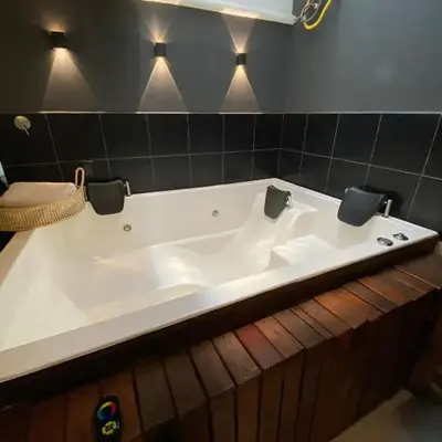 2BR House Jacuzzi & AC in Poblado Manila