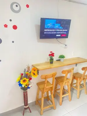 a room with a table and chairs and a tv at S21 COMODO APARTAMENTO EN LAURELES ESTADIo 2 HABT 2 BAÑOS in Medellín