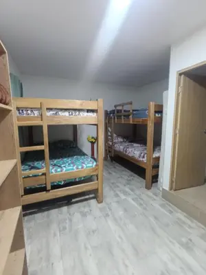 a room with three bunk beds in a room at S21 COMODO APARTAMENTO EN LAURELES ESTADIo 2 HABT 2 BAÑOS in Medellín