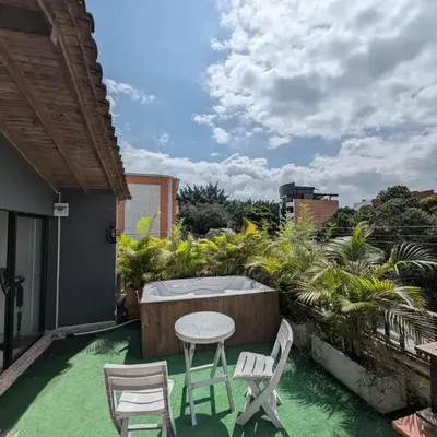 Amplio Apto con Jacuzzy Terraza 2B 4hab Laureles