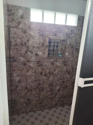 a bathroom with a stone wall with a window at Encanto colonial in Sopetran