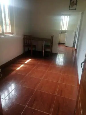 an empty room with a bench and a wooden floor at Refugio en el arroyo in San Carlos