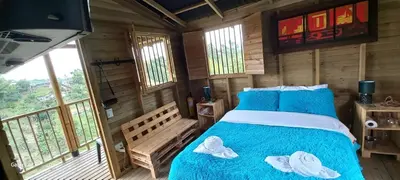 a bedroom with a bed with towels on it at Entre Colinas Lodge in El Peñol