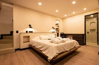 a bedroom with a bed with towels on it at Villa Kobus in San Antonio de Pereira