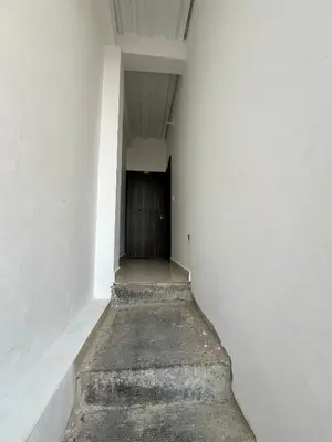 an empty hallway with a door in a building at Habitación Central en Doradal 01 in Puerto Triunfo