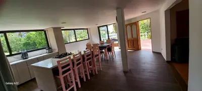 a kitchen and dining room with a table and chairs at Finca Villla las Palmas in Chiquinquirá