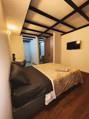 a bedroom with a large bed in a room at Lujoso, relajante y Cómodo Apartaestudio en La Rambla in Manizales