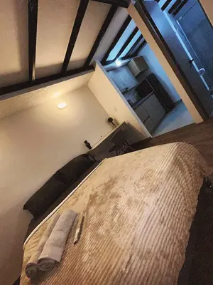 a bedroom with a bed in a room with a window at Lujoso, relajante y Cómodo Apartaestudio en La Rambla in Manizales