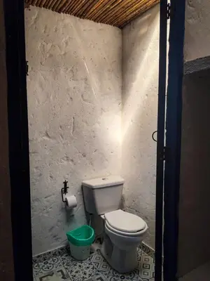 a bathroom with a toilet in a small room at Finca Rústica, Cocorná - Cacao, Charcos y Cascadas in Cocorná