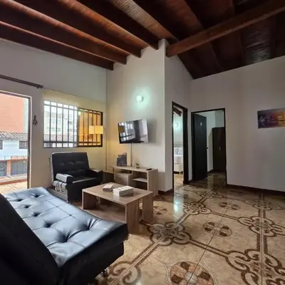 5StarHomes - Casa privada cerca al Estadio y la 70