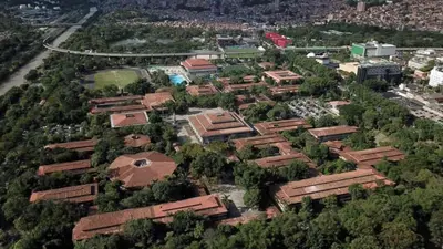 an overhead view of a city with buildings and trees at Hotel Familiar in Medellín